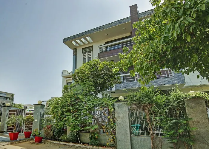 Blue Moon Residency Hotel & Restaurant