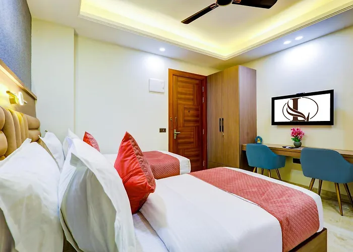 Limewood Stay Premium Studios - Near Sector 29
