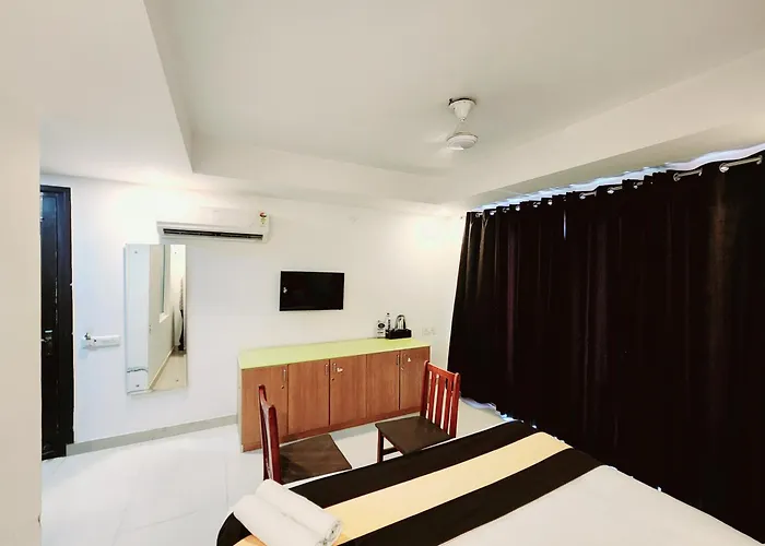 Tipsyy Inn Suites 007